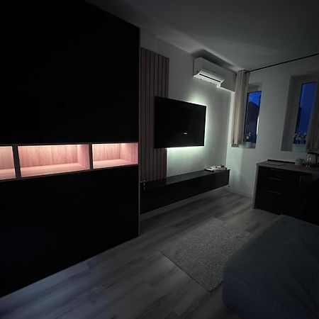 Luxury 1 Bedroom Apartment Boekarest Buitenkant foto